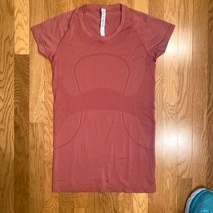 Swiftly tech short sleeve lulu top